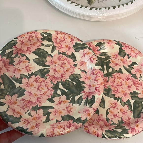 Selection of paper plates and napkins -New! - Picture 7 of 9